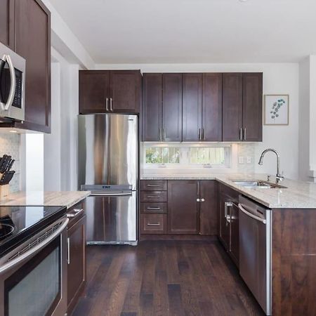 Villa West Coast Luxury Living Vancouver Exterior foto