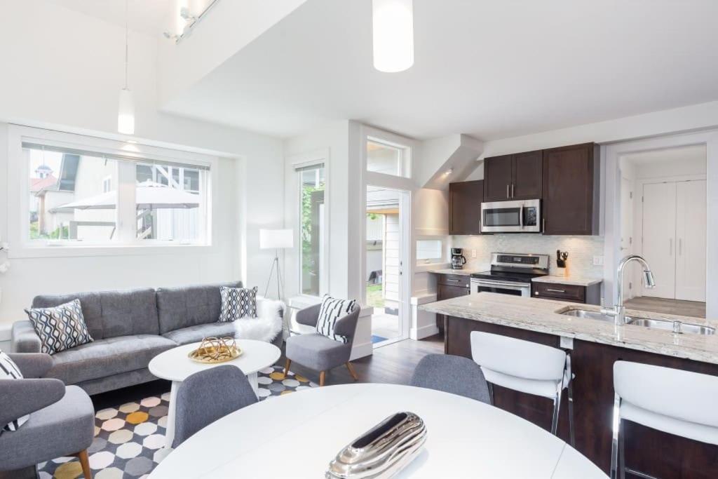 Villa West Coast Luxury Living Vancouver Exterior foto
