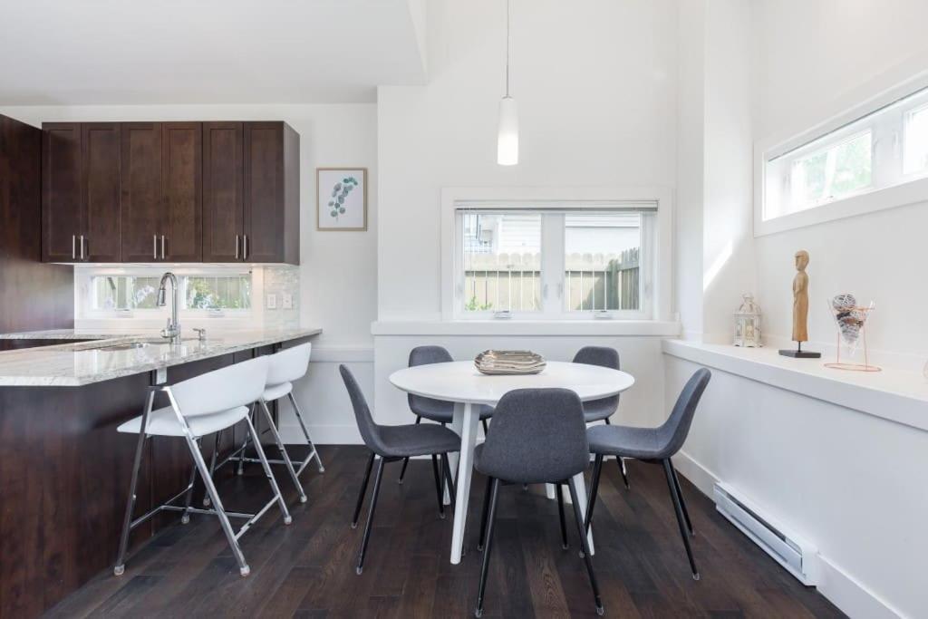 Villa West Coast Luxury Living Vancouver Exterior foto