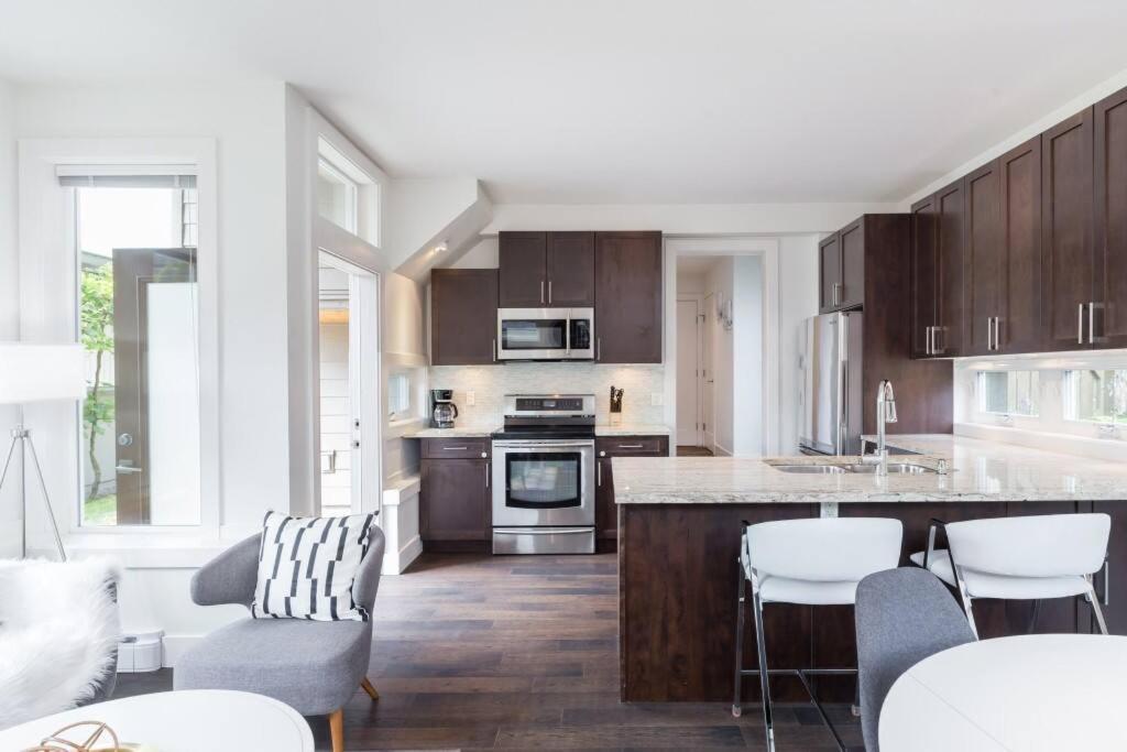 Villa West Coast Luxury Living Vancouver Exterior foto